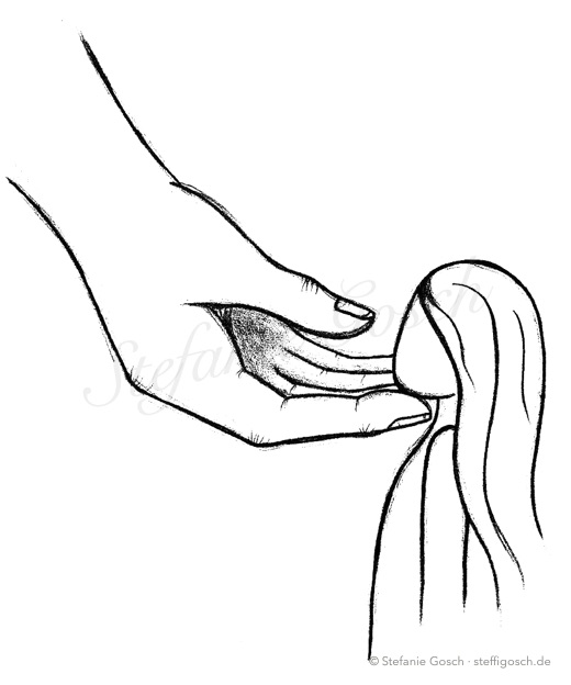 Bleistiftzeichnung: Eine Hand streicht einem Mädchen sanft über den Kopf.